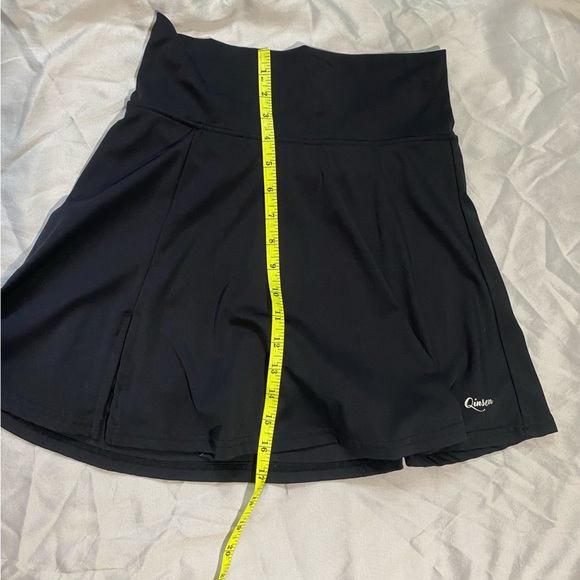 Black tennis skirt with slit activewear workout clothes, golf skirt - Picture 5 of 9